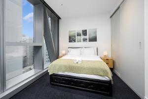 Modern CBD 2BR Free Gym & Pool Walk Everywhere