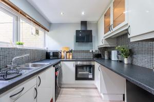 Modern 3-Bed Near Roundhay Park