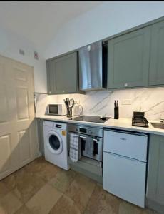 1Bd Apt City Centre Contractor Friendly