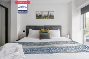 Short Stays at High Road By Azzurri Properties Short Lets & Serviced Accommodation North Finchley With WiFi