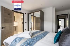 Short Stays at High Road By Azzurri Properties Short Lets & Serviced Accommodation North Finchley With WiFi