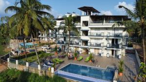 Beach Bliss Apartment Hotel - 7 Minutes walk to Beach