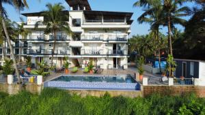 Beach Bliss Apartment Hotel - 7 Minutes walk to Beach