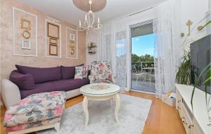 2 Bedroom Awesome Apartment In Makarska