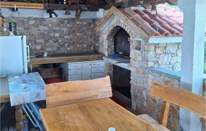 1 Bedroom Cozy Apartment In Betina