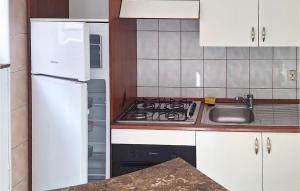 1 Bedroom Cozy Apartment In Betina