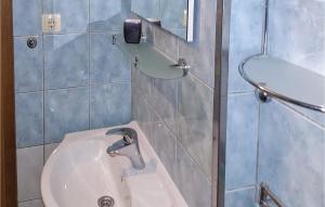 1 Bedroom Cozy Apartment In Betina