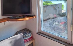 1 Bedroom Cozy Apartment In Betina