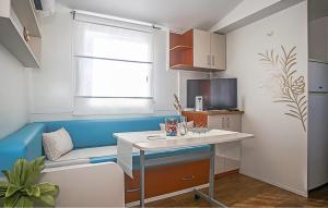 Stunning Stacaravan In Drnis