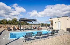 Stunning Stacaravan In Drnis