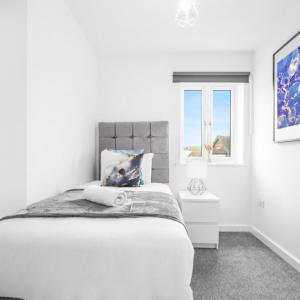 Two Bedrooms Apartment - Parking - Netflix - Cradley Heath 51C