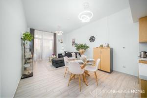 Cozy 1BR in Belgravia , JVC, Pool View, 20 Min from Downtown Dubai