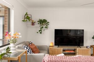 Beautiful Beach Escape 2BR Apartment Free Wi-Fi