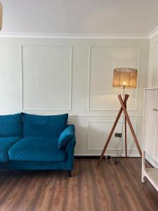 Modern Classic 2 bed apartment by Graves Park