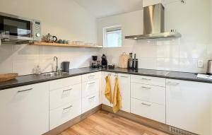 2 Bedroom Lovely Home In Holten