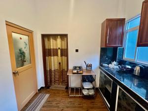 The Hans Villa Midigama - 20m to the Beach