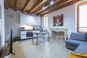 GuestHost - Valeggio sul Mincio Two-Levels Apt X4!