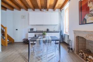 GuestHost - Valeggio sul Mincio Two-Levels Apt X4!