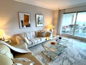 Evans Realty BW Puerto Banús Parking & Gym