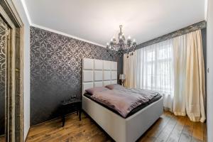 2 BR Designer Apartment in Old Town