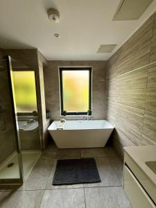 Prime London Stay Chic, Cosy & Sleeps 5