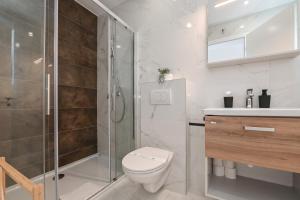 Apartments with pool Break B