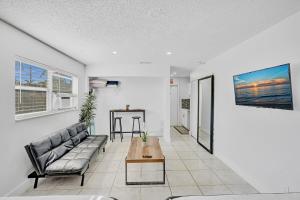 Large 2 Bed Studio Close to Beach & Hard Rock HA03