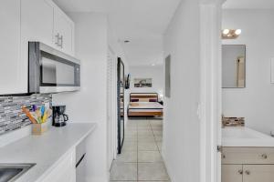 Large 2 Bed Studio Close to Beach & Hard Rock HA03