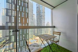 Twisting Tower Stay a Chic 2BR in Cayan Tower