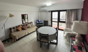 EDIFICIO MOTRIL - Amplio departamento para 4 personas 60m2, con cochera cubierta, a metros de Shopping Aldrey y de Güemes