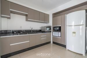 Apto 3Q c churrasq. 500m da praia Itapema ESM602