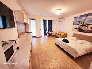 Alezzi Studio Beach Pool & Spa Heated Swimming Pool