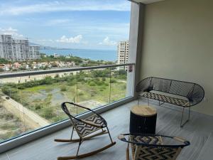 Family Friendly Modern 2BR 2BA Steps to Beach