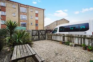 Modern 3-Bed Home in Central London - Garden