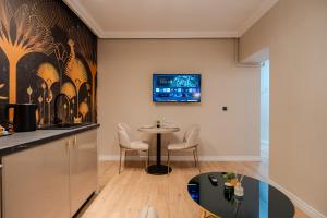 Urban Jungle Apartment - Premium Stay by Blvd 44B1