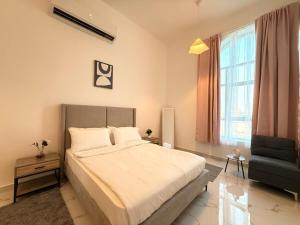 Charming Modern 1-Bedroom private Apartment