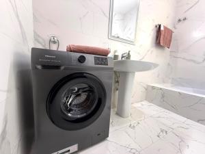 Charming Modern 1-Bedroom private Apartment