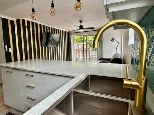 Upper East Side, Pool, Parking Book Now!