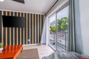 Upper East Side, Pool, Parking Book Now!