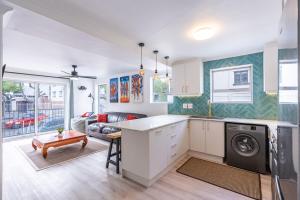 Upper East Side, Pool, Parking Book Now!