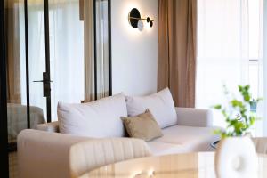 Marina Ostróda IV - super widok na jezioro, 10 m do wody, taras i balkon, winda, klima, garaż