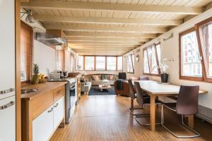 Luxury Houseboat Prince-William