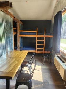 Relaxing Group Cabin with Fire Ring in Indiana