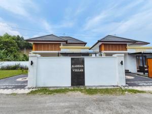 Karuna Villa with Garden