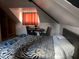 Room near the center with bathroom and kitchen