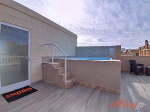Rooftop Oasis with Plunge Pool & BBQ
