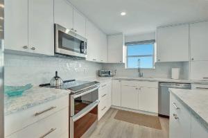 Stylish Three-Bedroom Oceanfront Apartment with Private Balcony