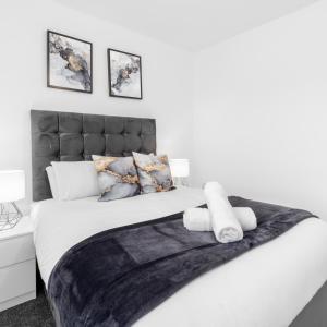 Stylish 2Bed Apartment - Fast Wi-fi - Smethwick - Balcony - Parking 5MC