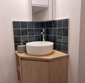 Apartment with balcony on the seafront