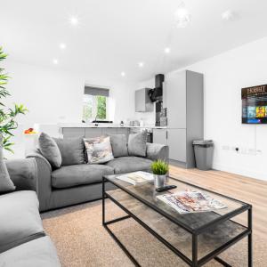 Stylish 2Bed Apartment - Fast Wi-fi - Smethwick - Balcony - Parking 5MC